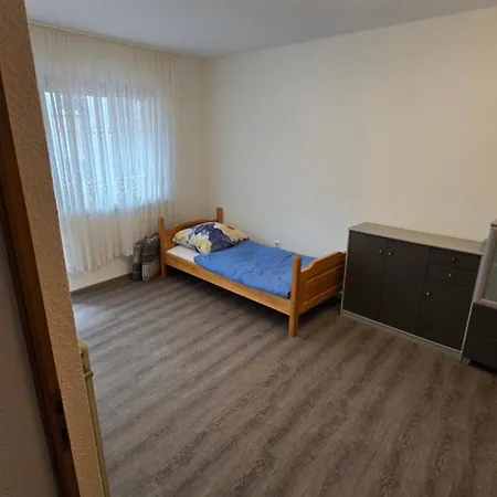 Burg Mit Badewanne Und Balkon Appartement