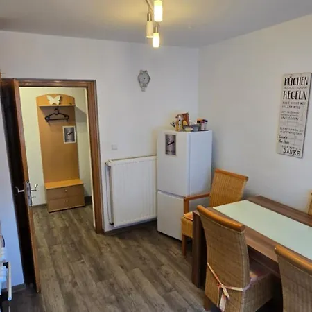 Burg Mit Badewanne Und Balkon 公寓 *