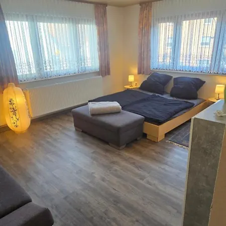 Apartment Burg Mit Badewanne Und Balkon Burghaun